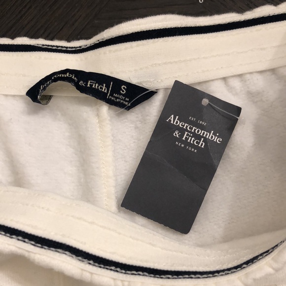 Women’s Brand New Abercrombie & Fitch White Shorts with Red and Blue Accents - Picture 7 of 11